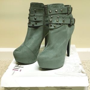 Shi by Journey's Grey Savuage Ankle Boots size 10
